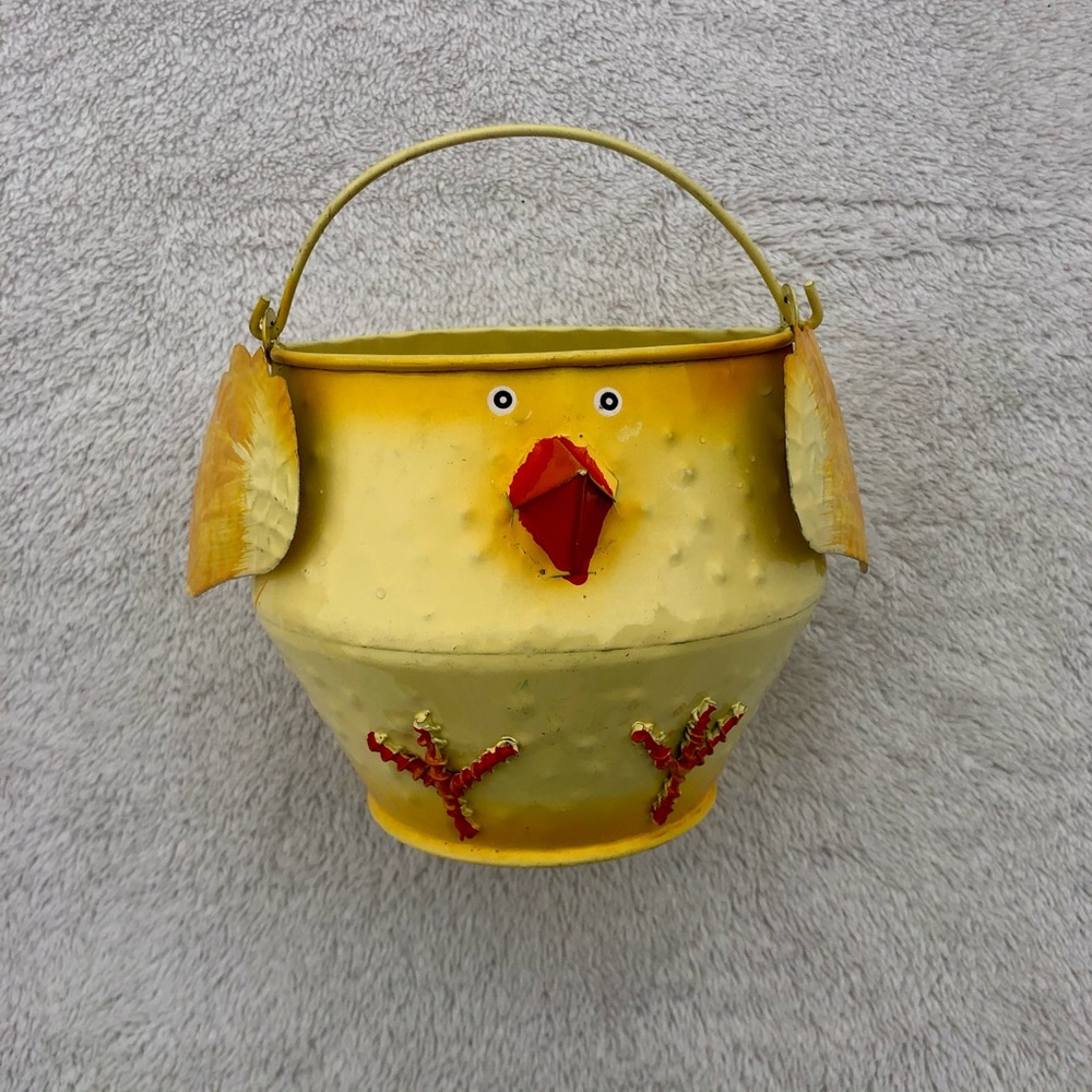Funky Chicken Easter Basket W/Handle Metal